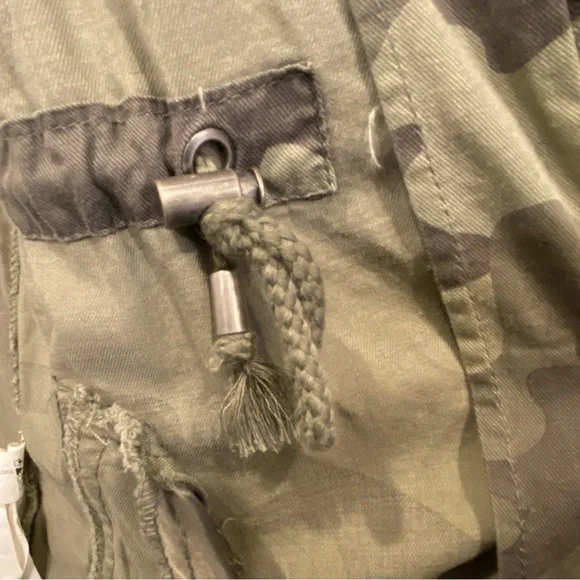 Ashley by 26 International Floral Embroidered Camo Jacket size small - Picture 10 of 12